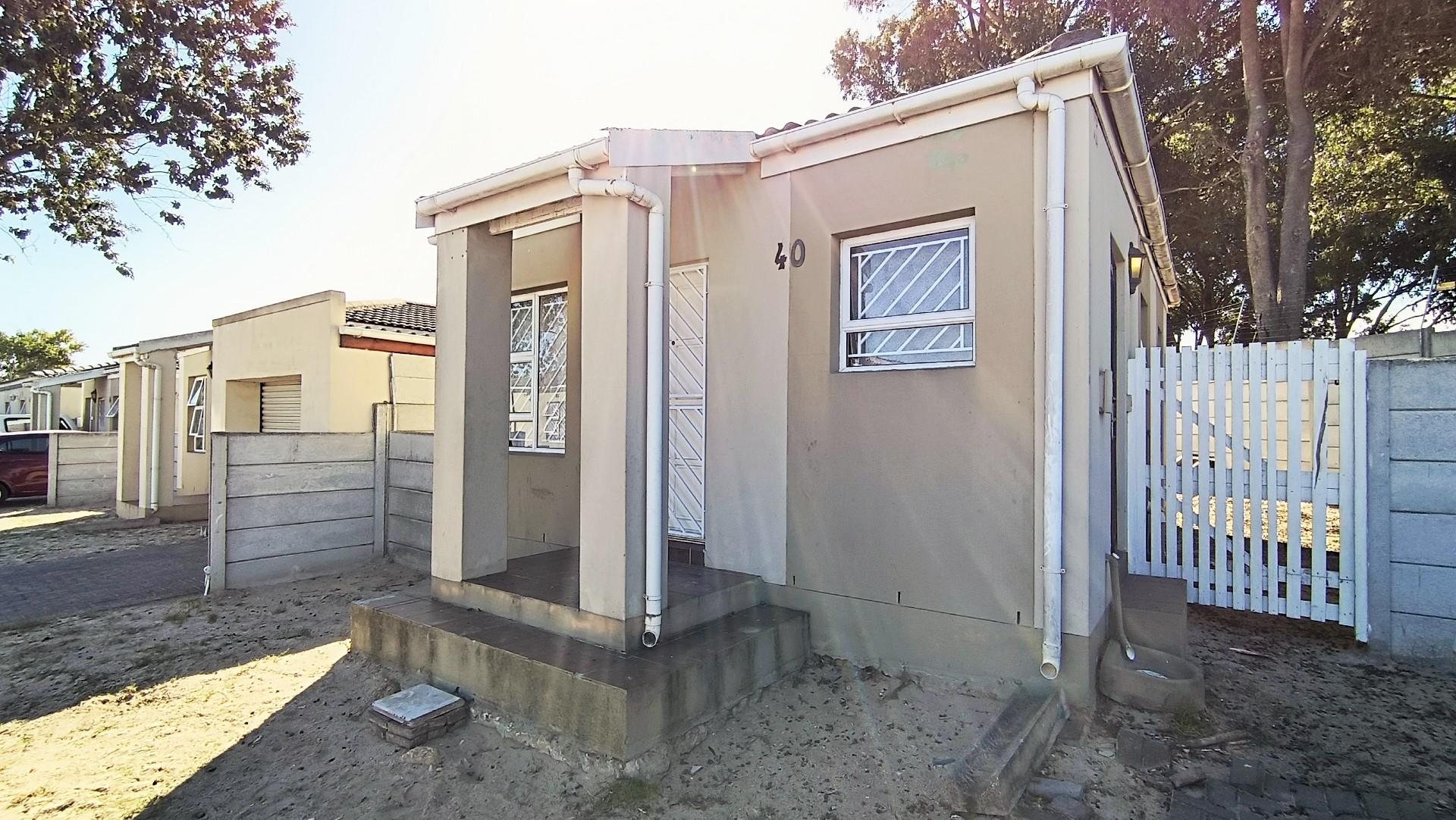 Front View of property in Blue Downs