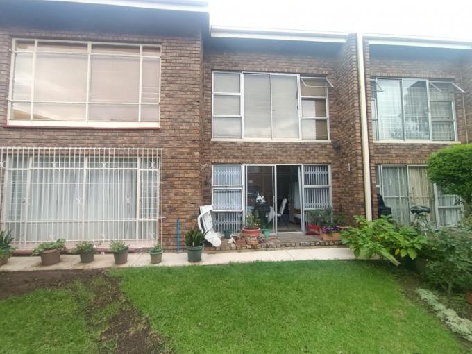 2 Bedroom Apartment for Sale For Sale in Brackendowns - MR675822