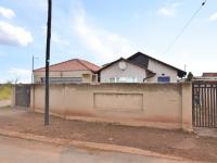 3 Bedroom 1 Bathroom House for Sale for sale in Protea Glen