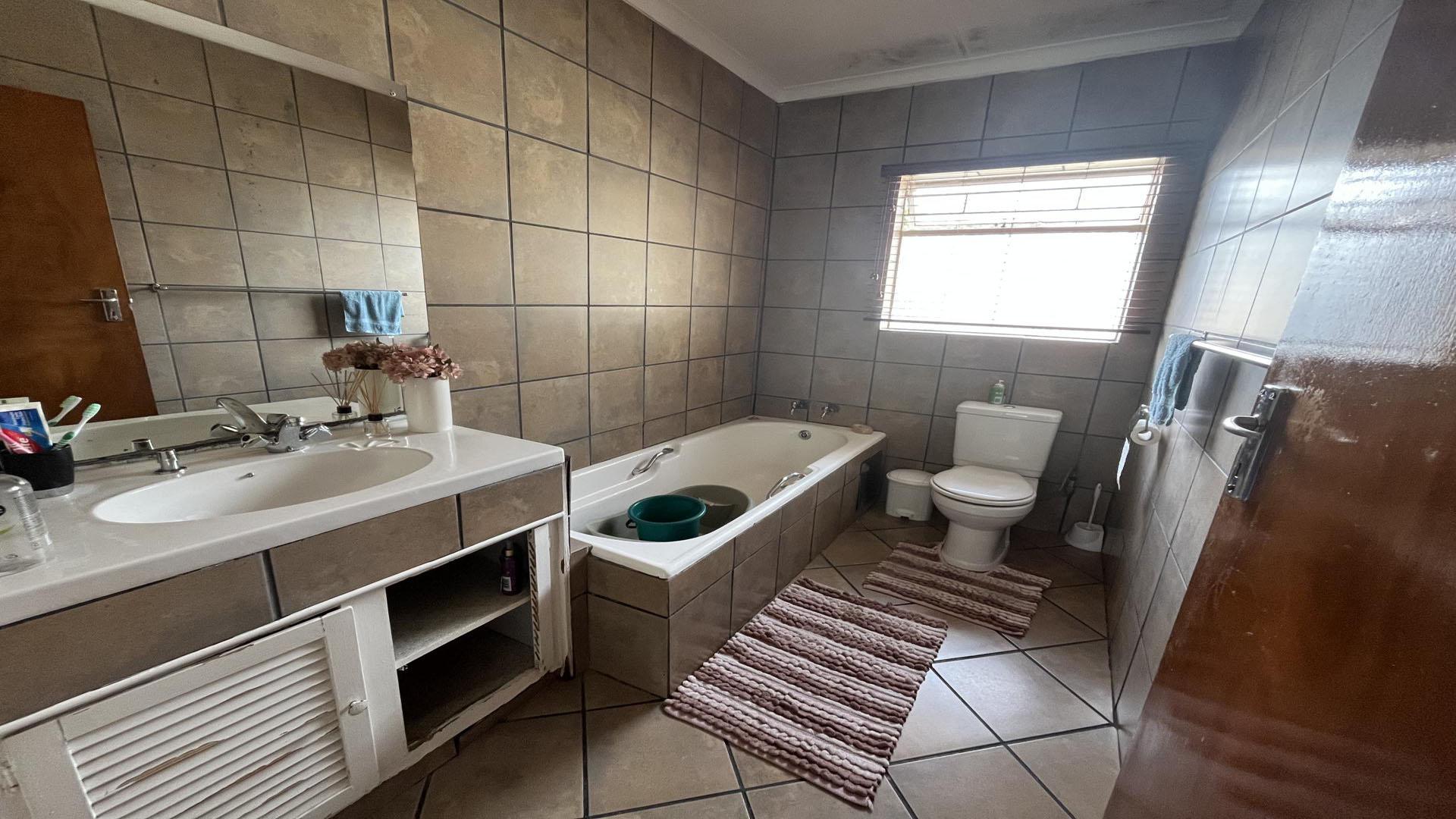 Bathroom 1 of property in Secunda