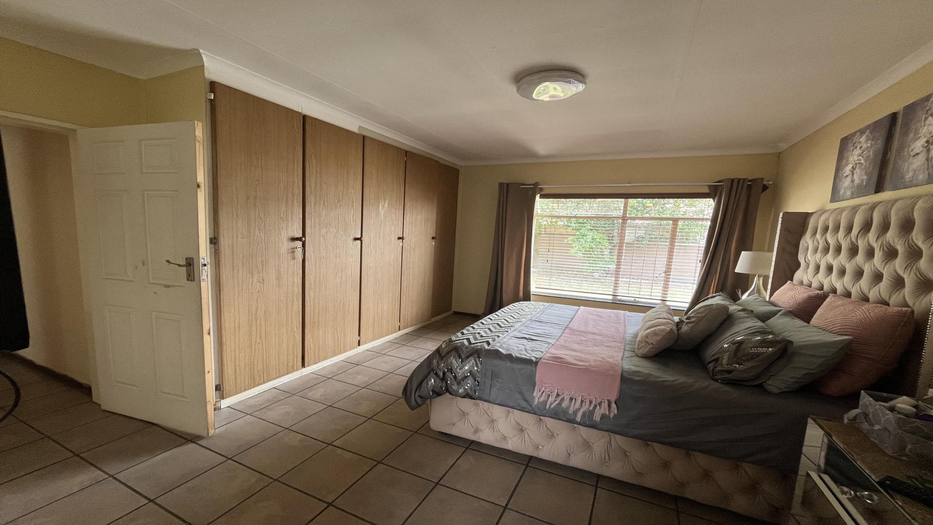 Main Bedroom of property in Secunda