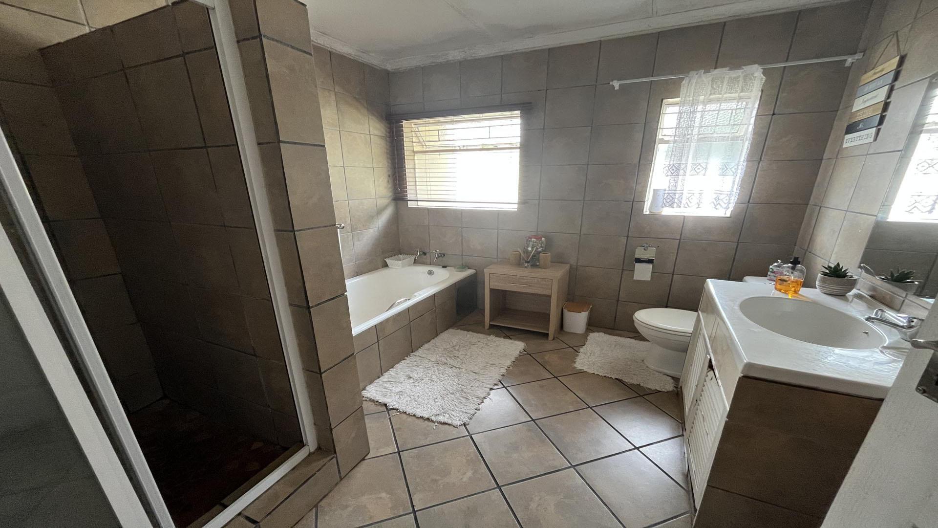 Main Bathroom of property in Secunda