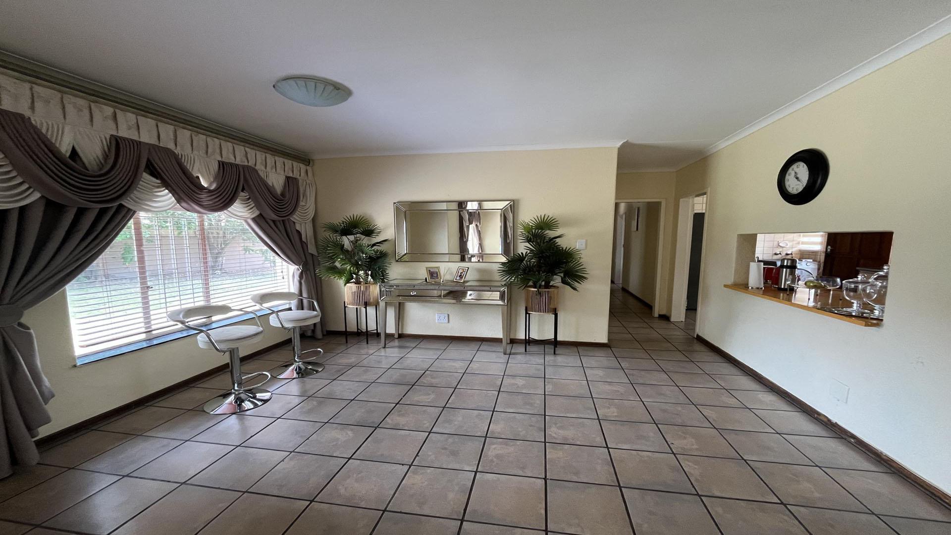 Dining Room of property in Secunda