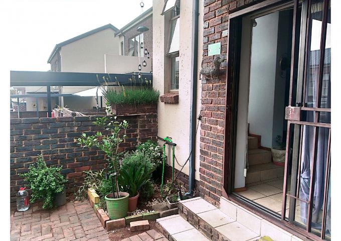 2 Bedroom Duplex for Sale For Sale in Noordheuwel - MR675872