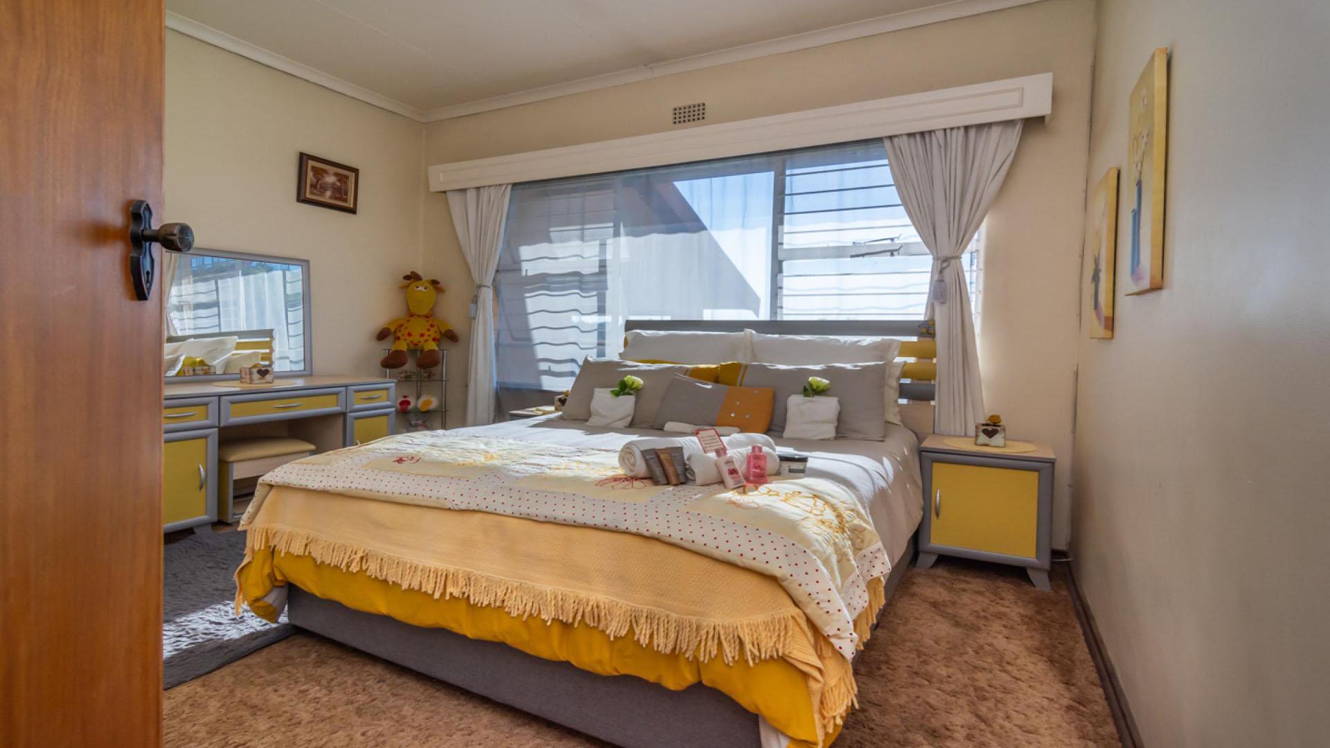 Bed Room 2 - 13 square meters of property in Wilropark