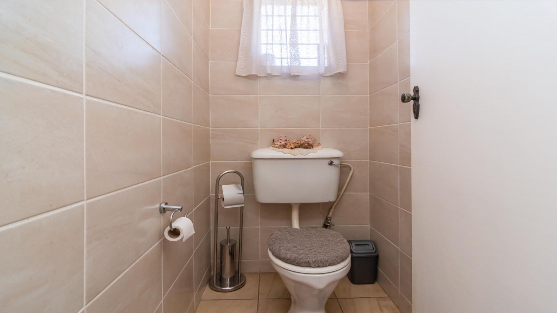 Bathroom 2 - 8 square meters of property in Wilropark