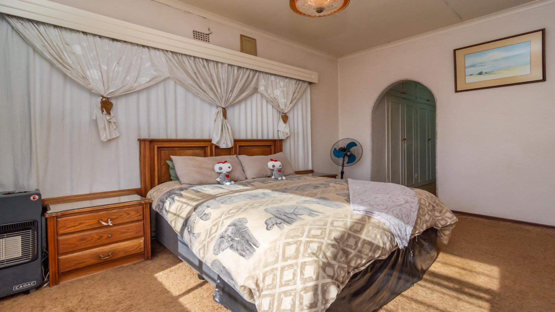 Main Bedroom - 16 square meters of property in Wilropark