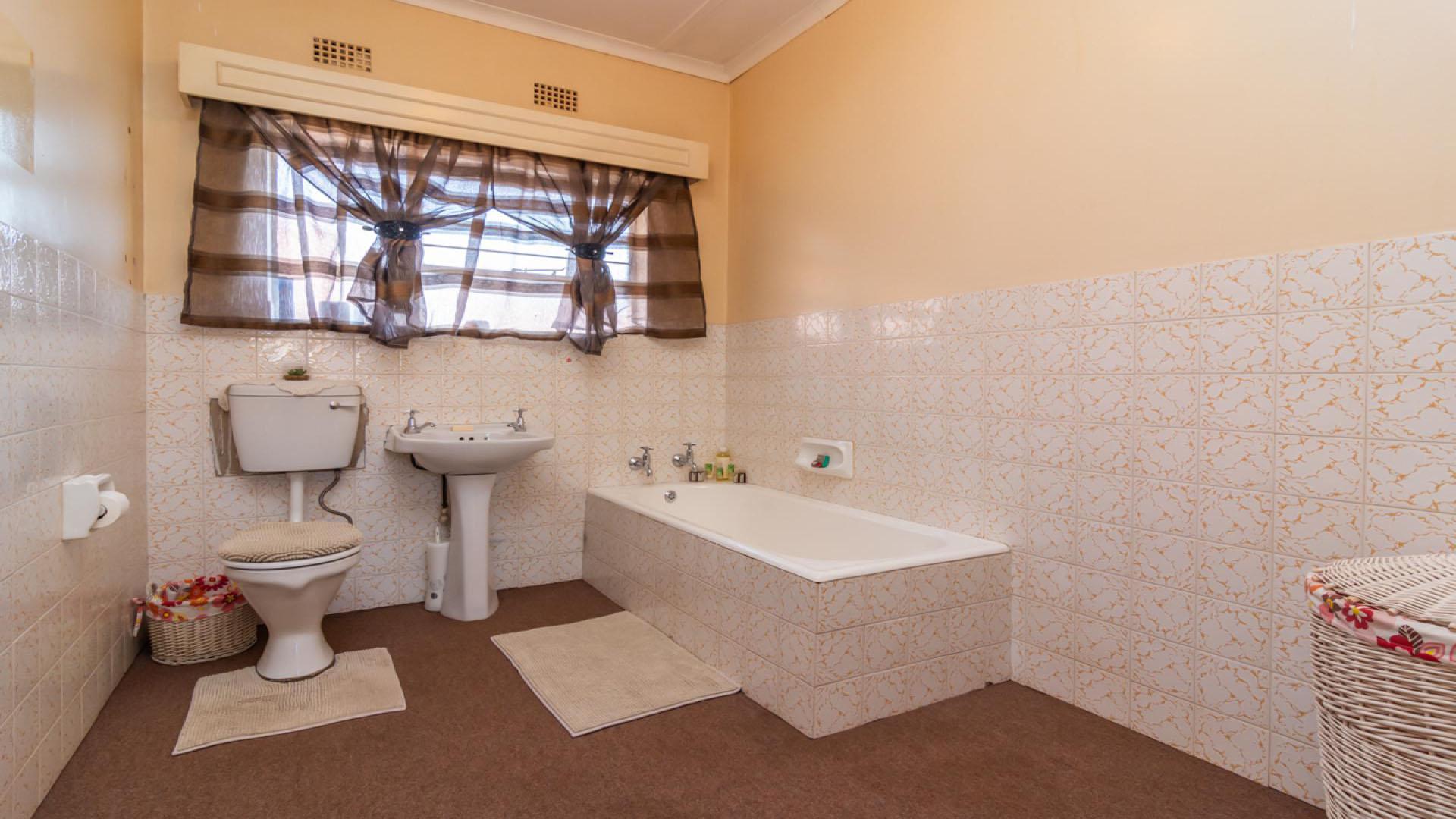 Bathroom 1 - 8 square meters of property in Wilropark