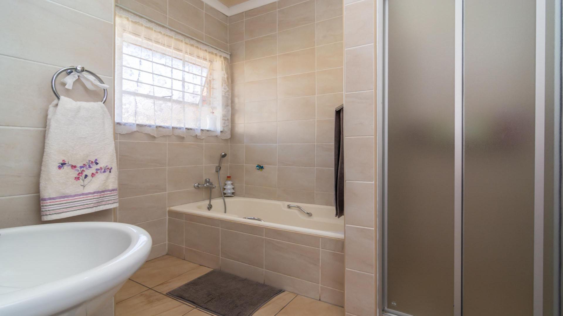 Bathroom 2 - 8 square meters of property in Wilropark