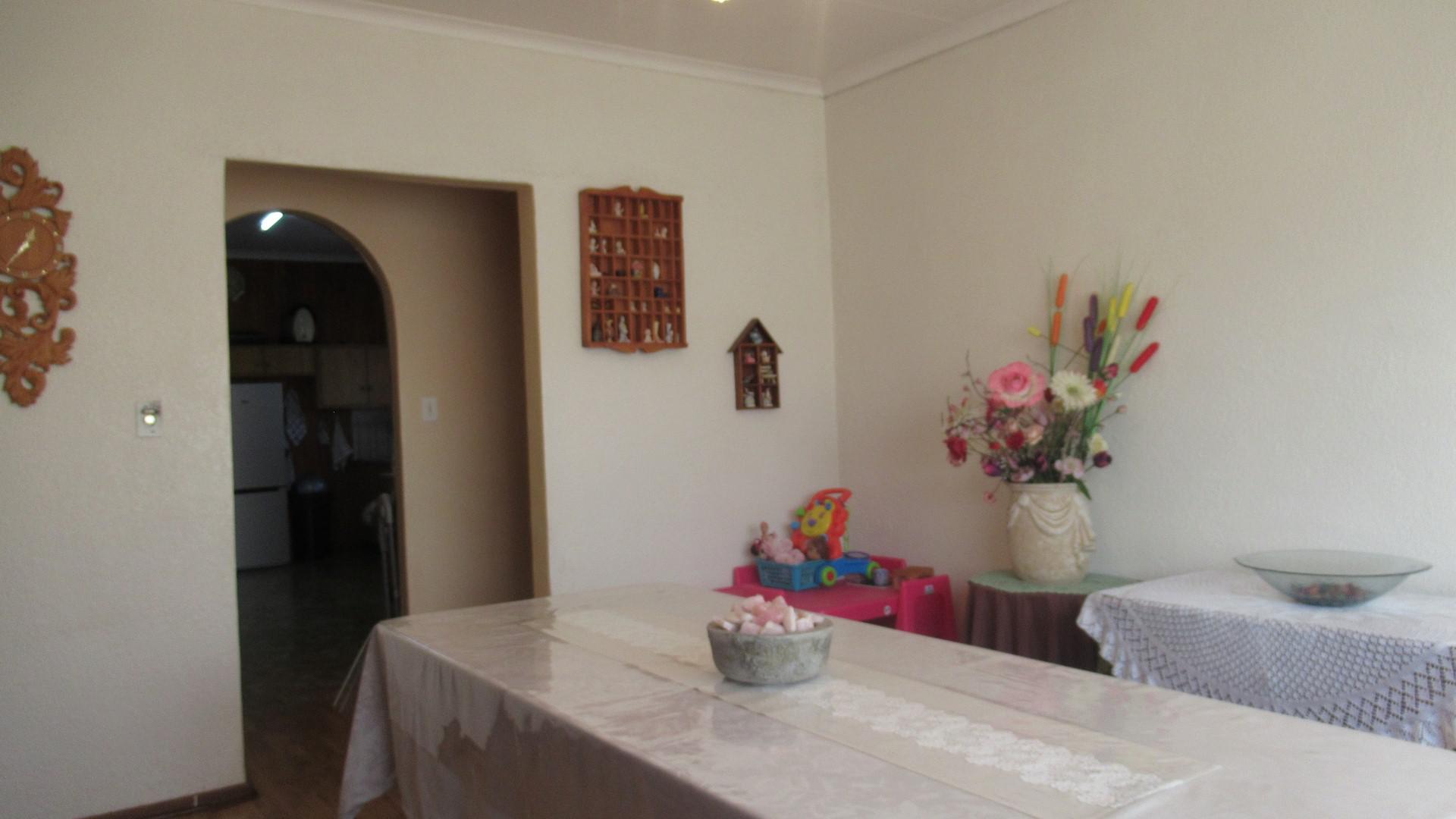 Dining Room - 20 square meters of property in Wilropark