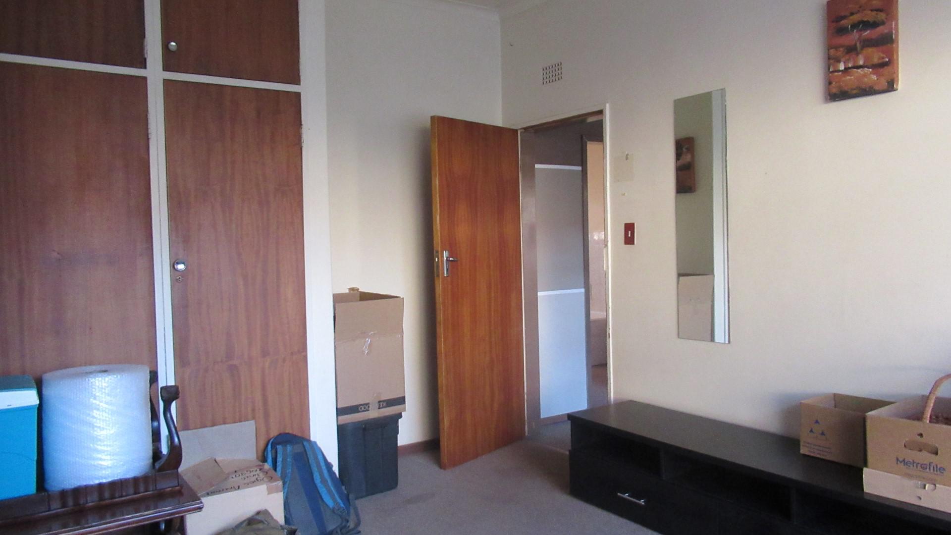 Bed Room 1 - 16 square meters of property in Wilropark