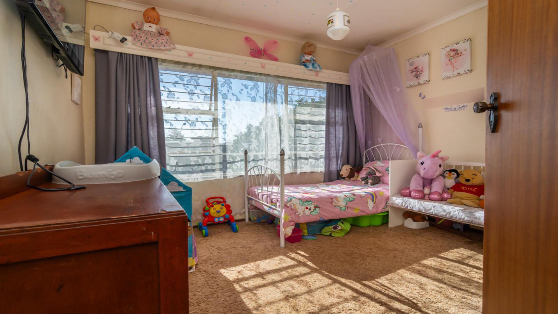 Bed Room 3 - 12 square meters of property in Wilropark