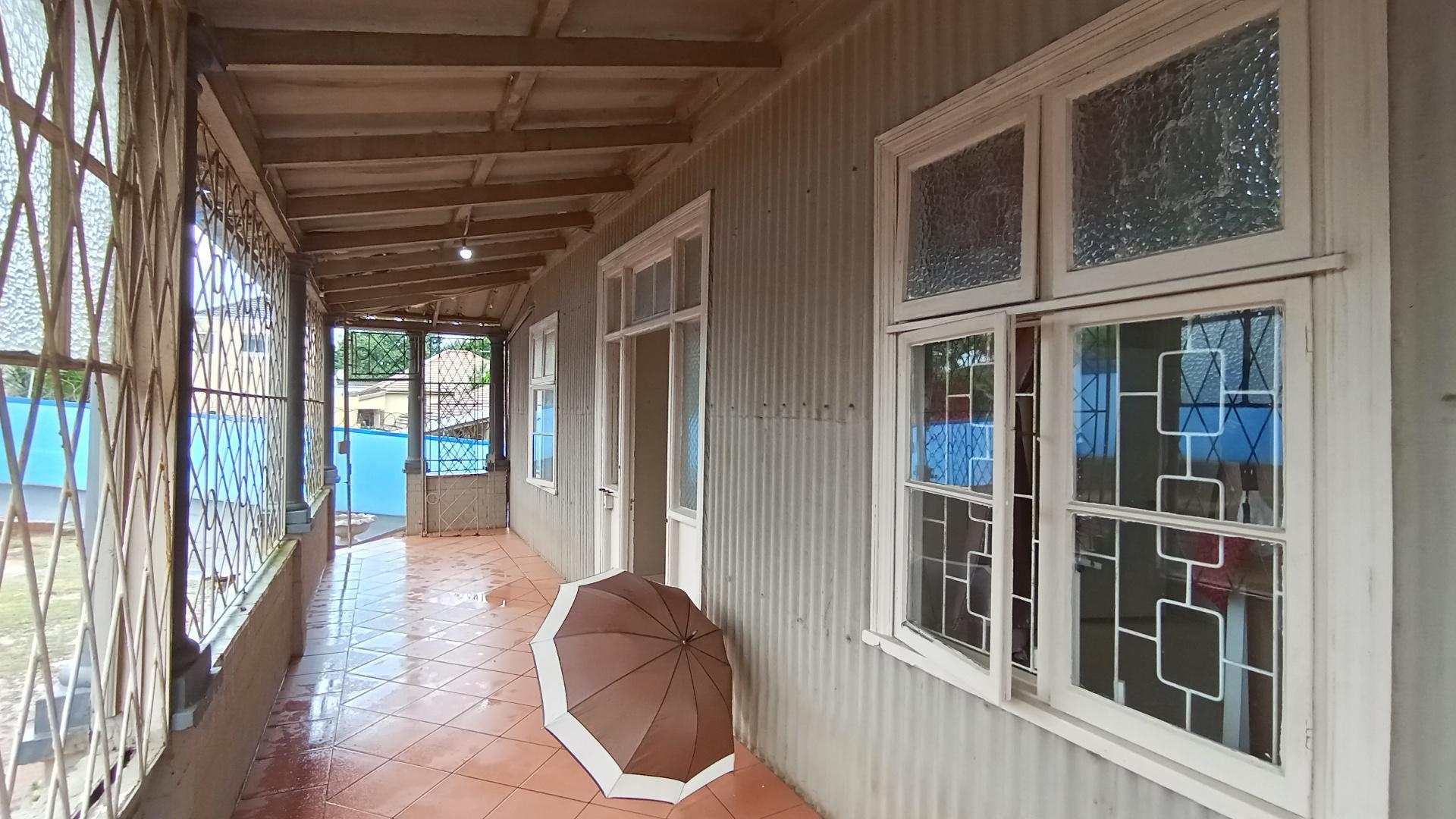 Patio - 37 square meters of property in Parkhill