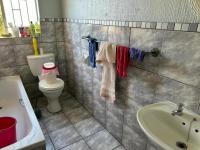  of property in Die Hoewes