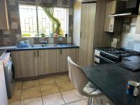  of property in Die Hoewes