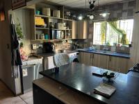  of property in Die Hoewes