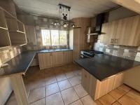  of property in Die Hoewes