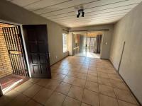  of property in Die Hoewes