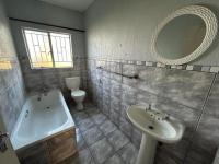  of property in Die Hoewes