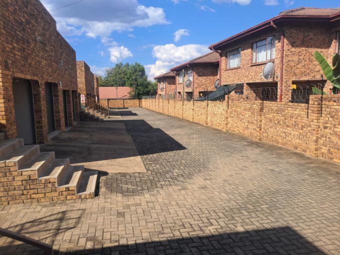 2 Bedroom Sectional Title for Sale For Sale in Piet Retief - MR675942