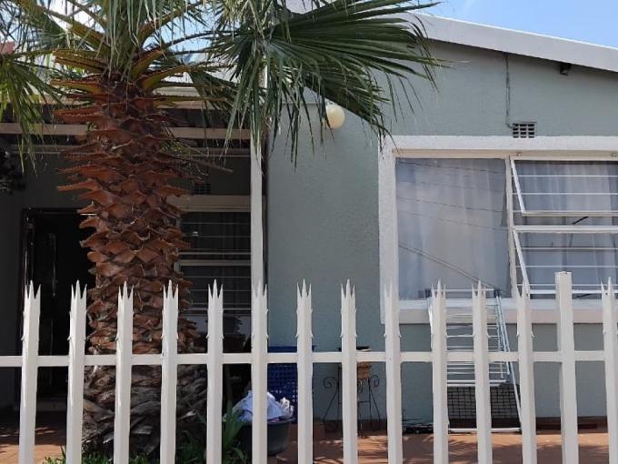 3 Bedroom Simplex for Sale For Sale in Ridgeway - MR675961