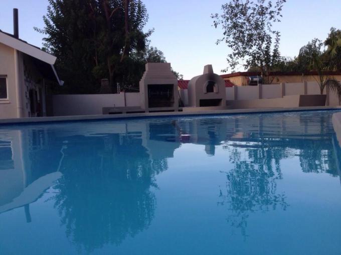 4 Bedroom House for Sale For Sale in Protea Park Remove - MR675999