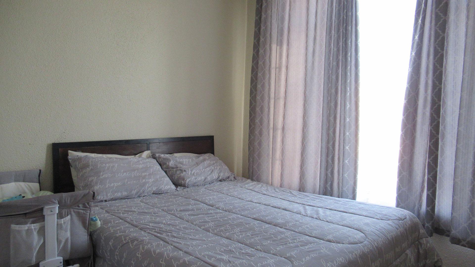 Bed Room 1 - 10 square meters of property in Laser Park