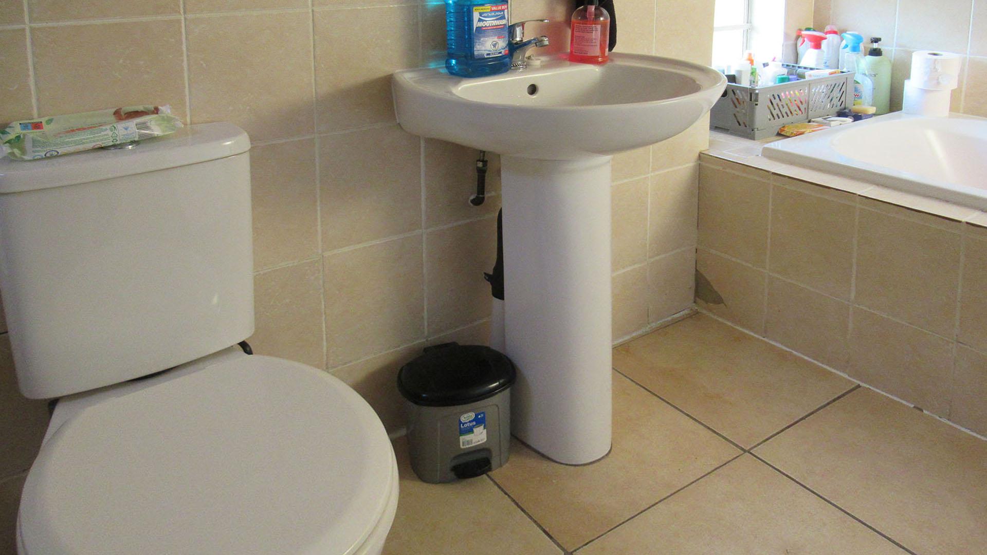 Bathroom 1 - 7 square meters of property in Laser Park