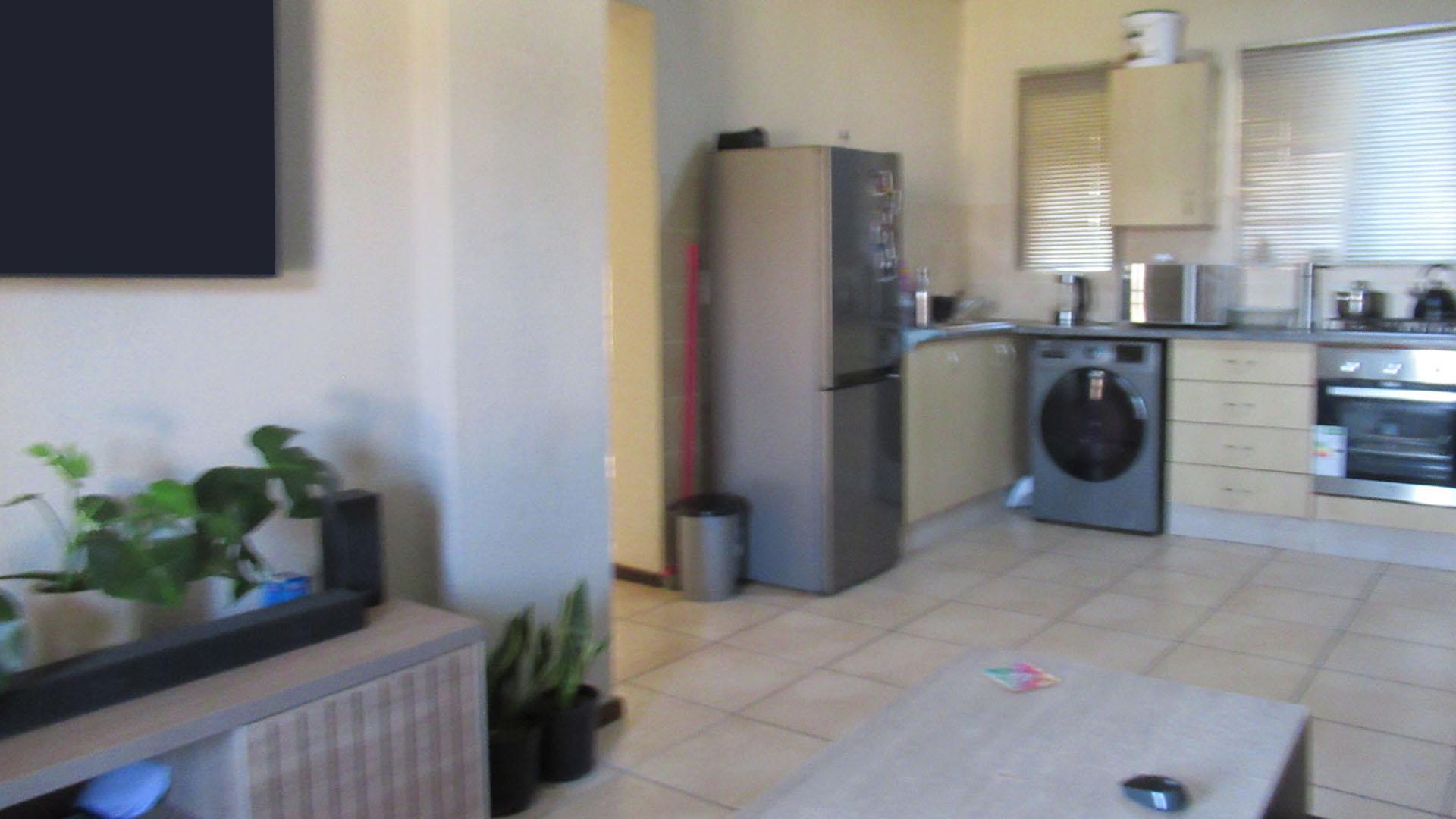 Lounges - 12 square meters of property in Laser Park