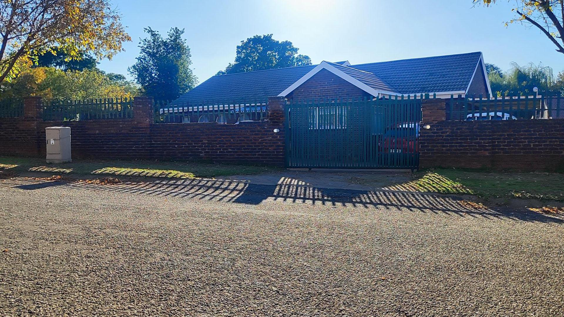 Front View of property in Heidelberg - GP