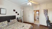 Main Bedroom - 21 square meters of property in Yellowwood Park 