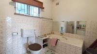 Main Bathroom - 8 square meters of property in Yellowwood Park 