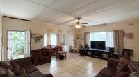 TV Room - 33 square meters of property in Yellowwood Park 