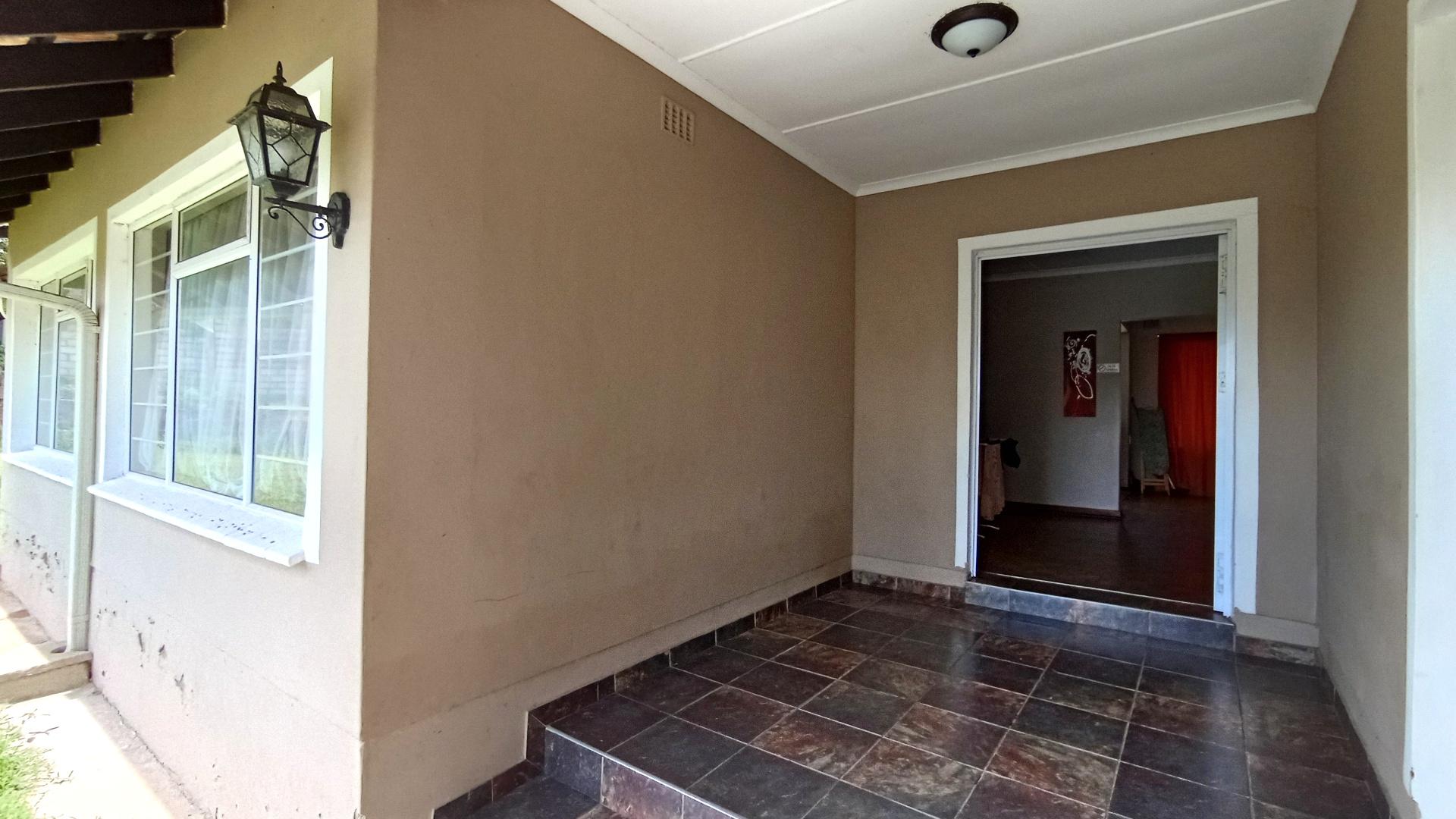 Patio - 16 square meters of property in Amanzimtoti 