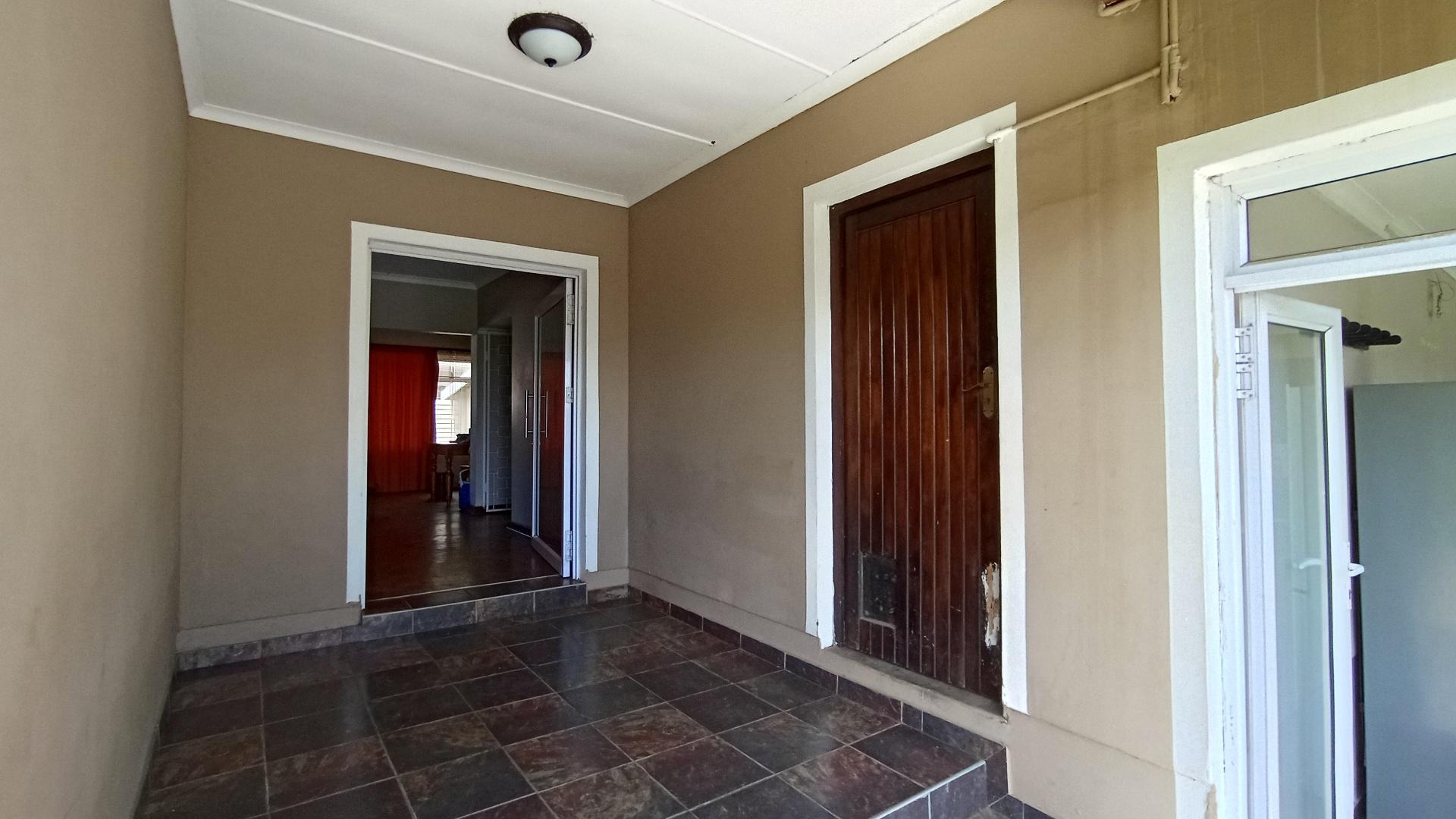 Patio - 16 square meters of property in Amanzimtoti 