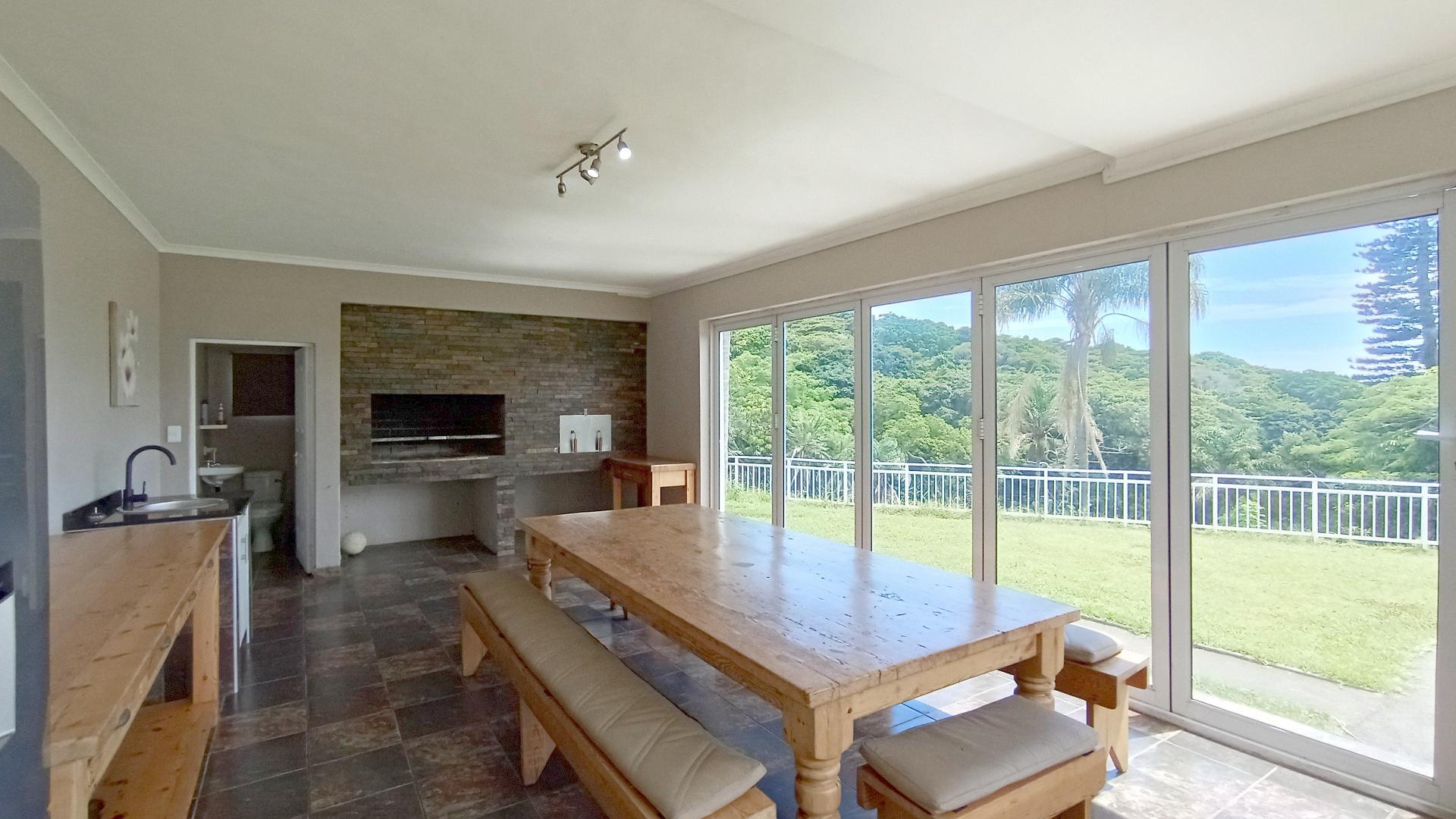 Entertainment - 42 square meters of property in Amanzimtoti 