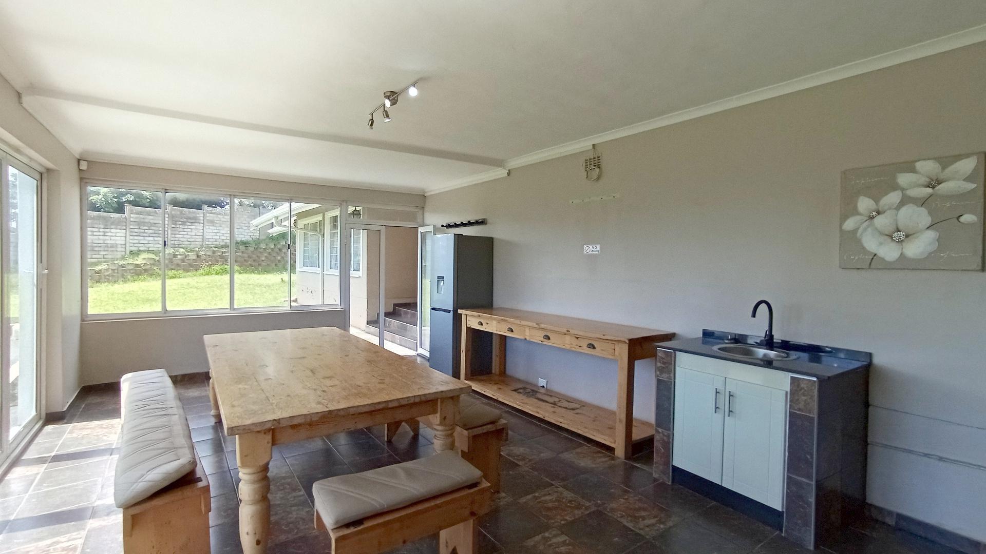 Entertainment - 42 square meters of property in Amanzimtoti 