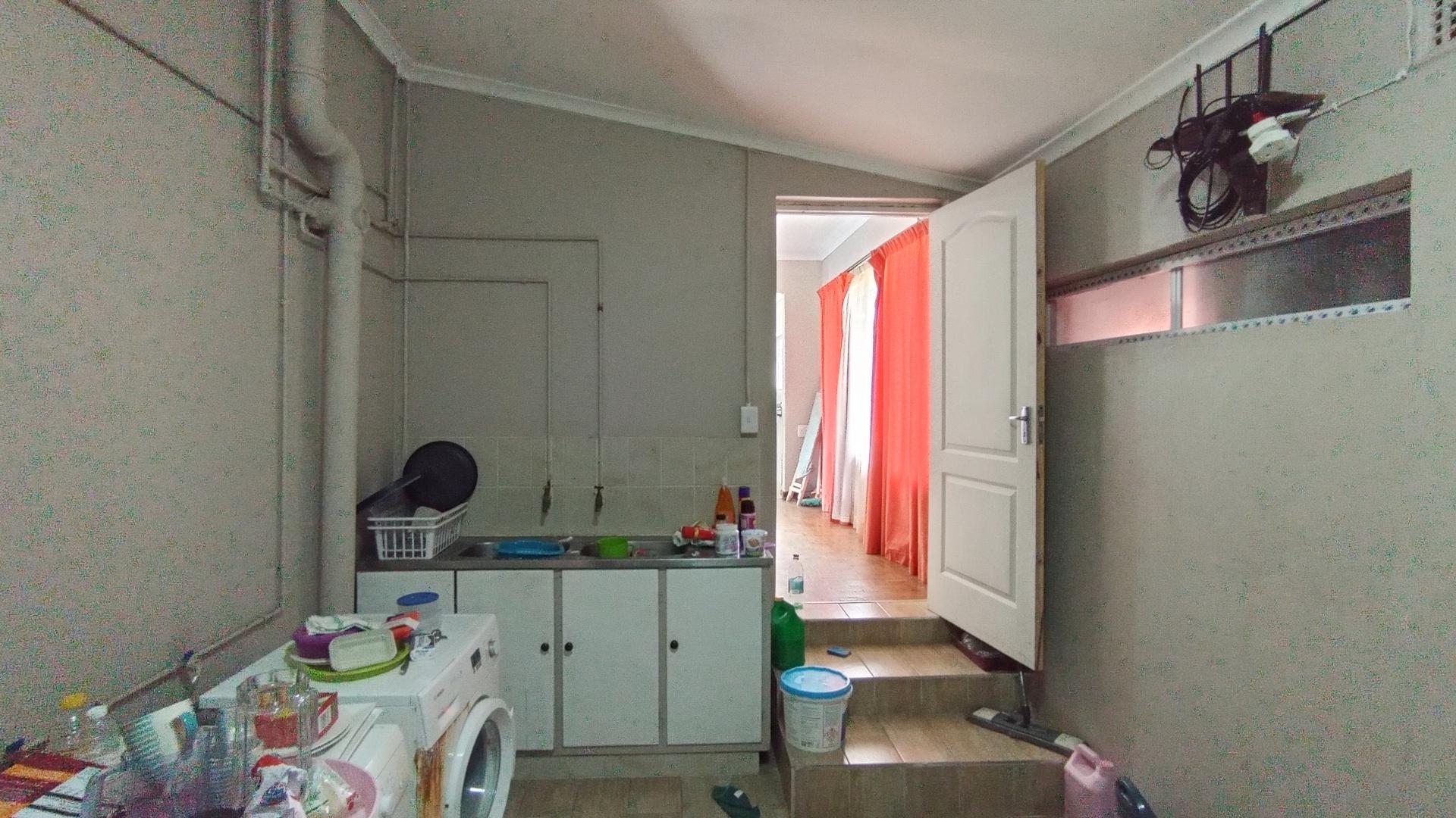 Laundry Room  - 19 square meters of property in Amanzimtoti 