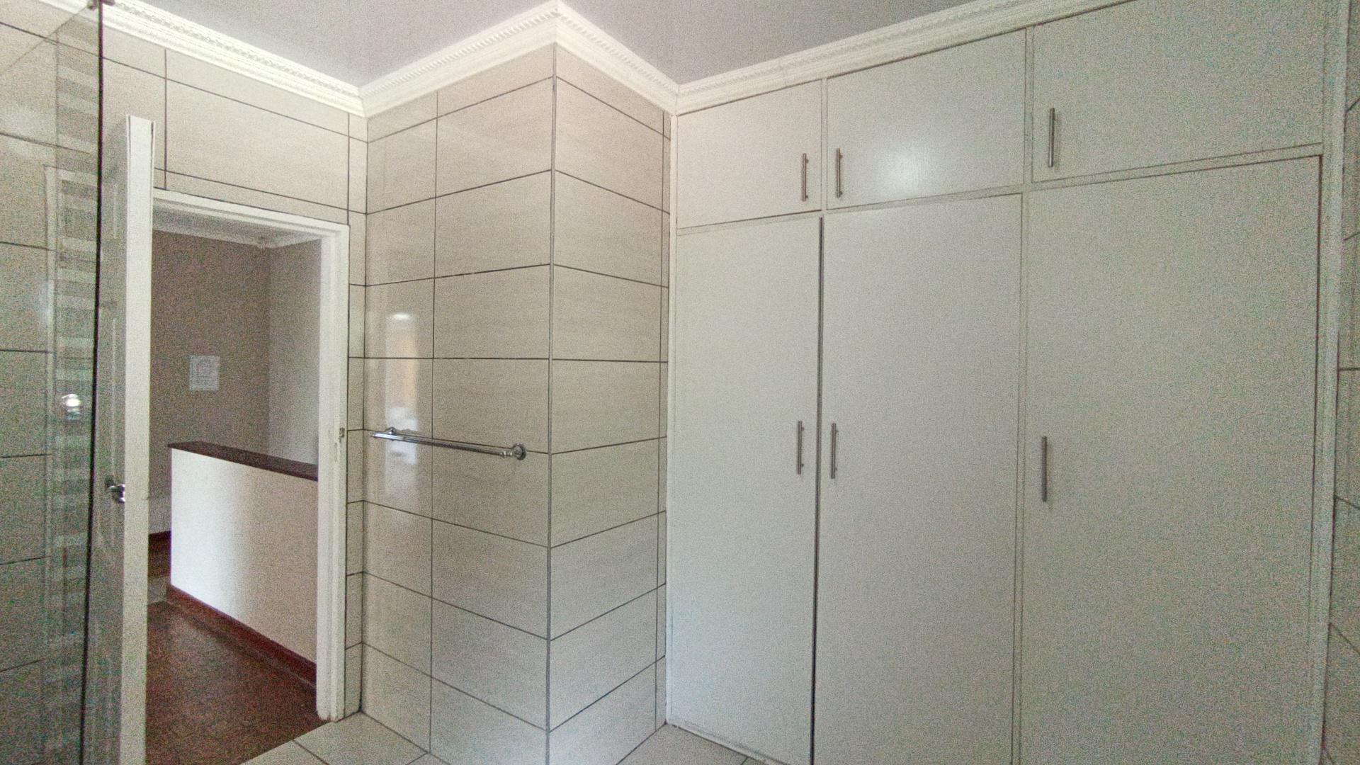 Bathroom 2 - 4 square meters of property in Amanzimtoti 