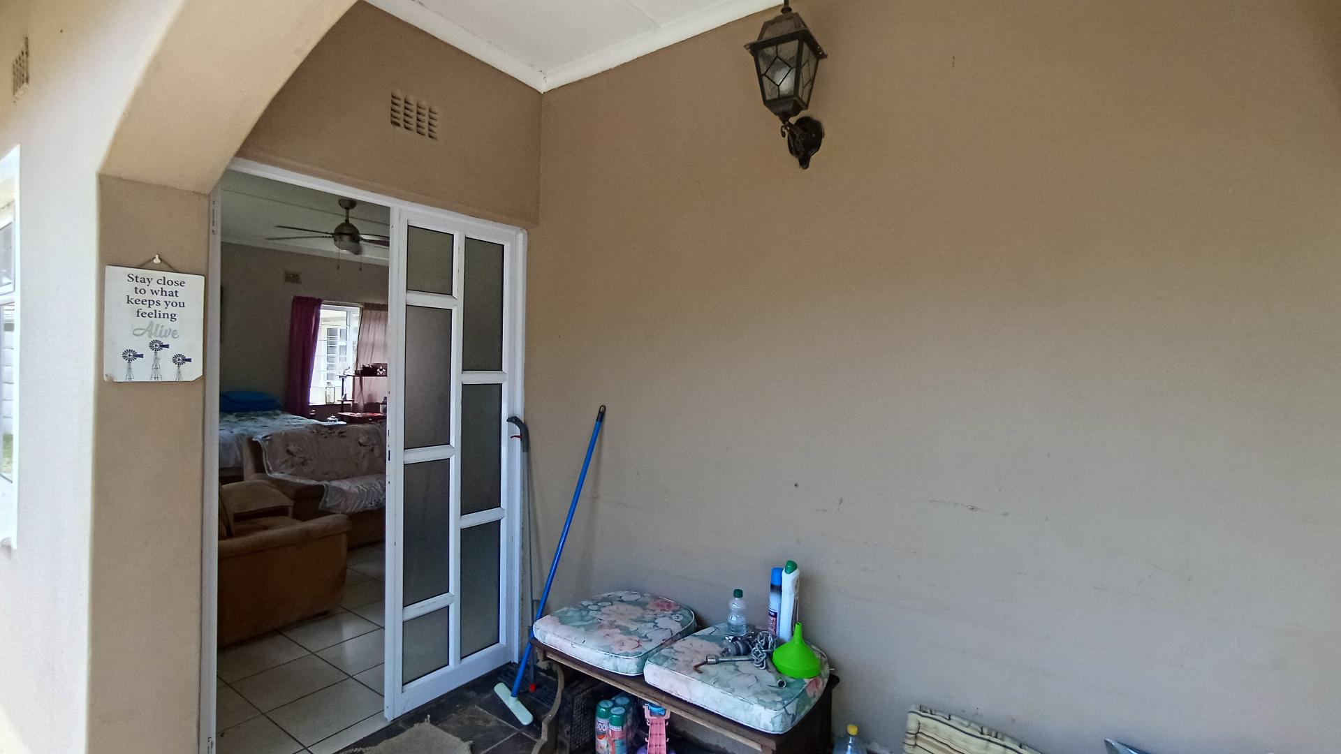 Patio - 16 square meters of property in Amanzimtoti 