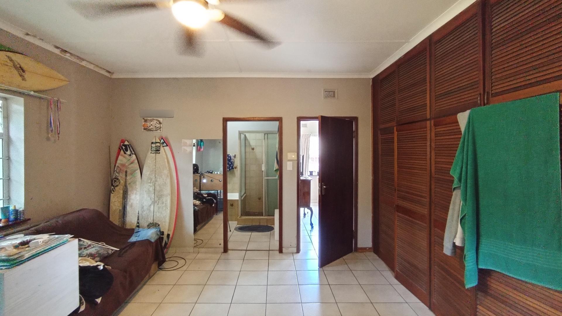 Flatlet - 71 square meters of property in Amanzimtoti 