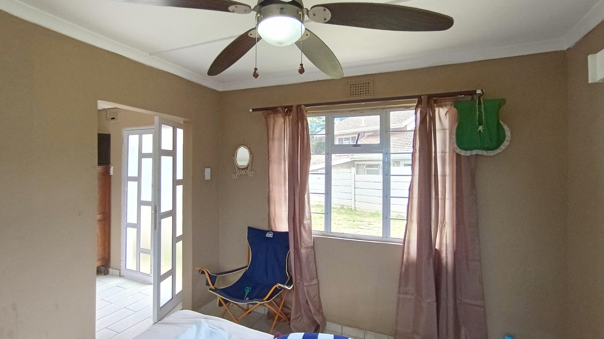 Flatlet - 71 square meters of property in Amanzimtoti 