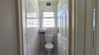 Guest Toilet - 4 square meters of property in Amanzimtoti 
