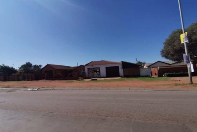 SA Home Loans Sale in Execution 2 Bedroom House for Sale in Vosloorus - MR676105