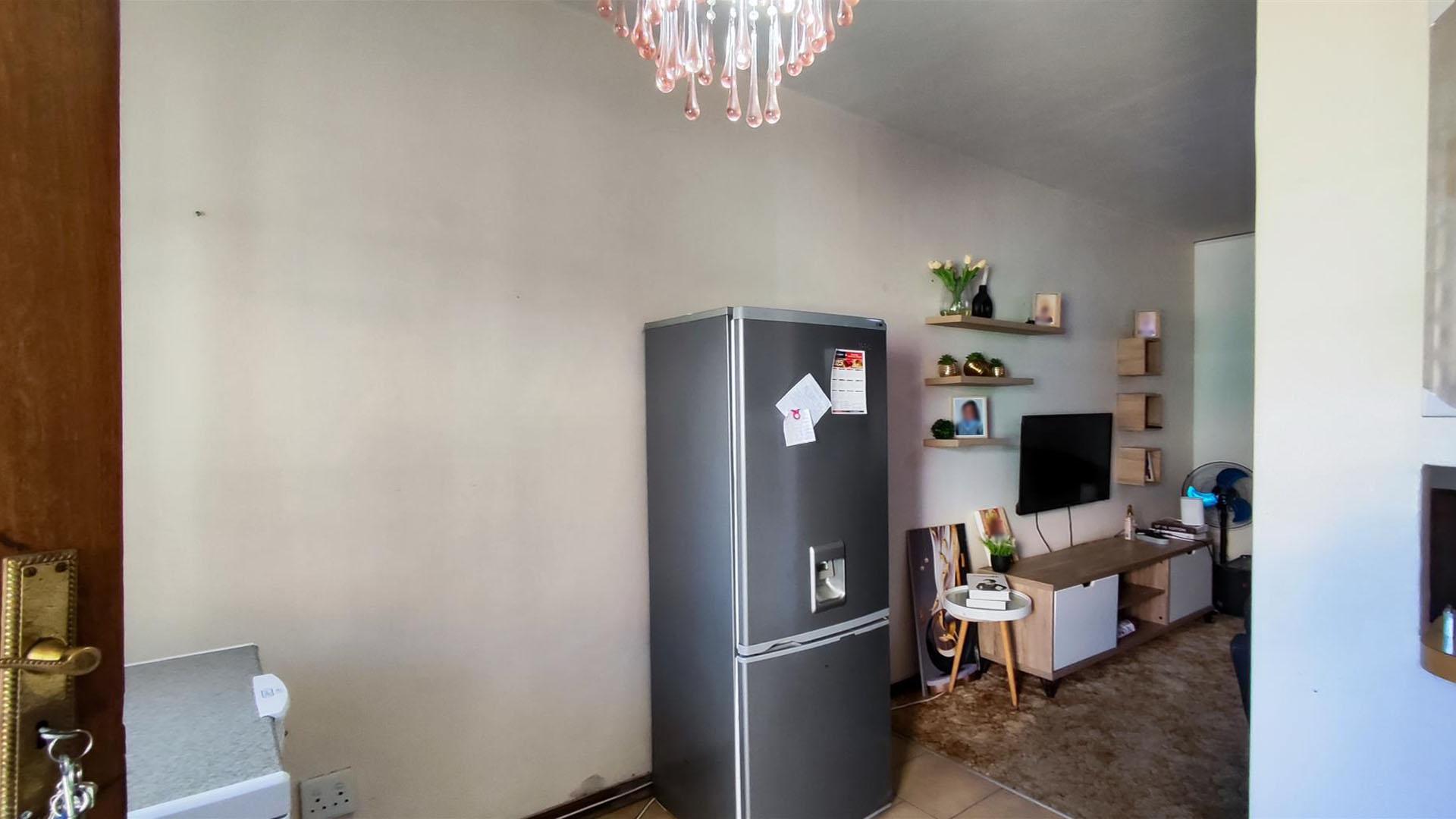 Spaces - 12 square meters of property in Benoni