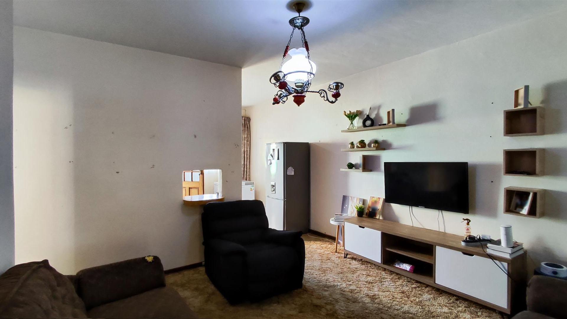 Lounges - 16 square meters of property in Benoni