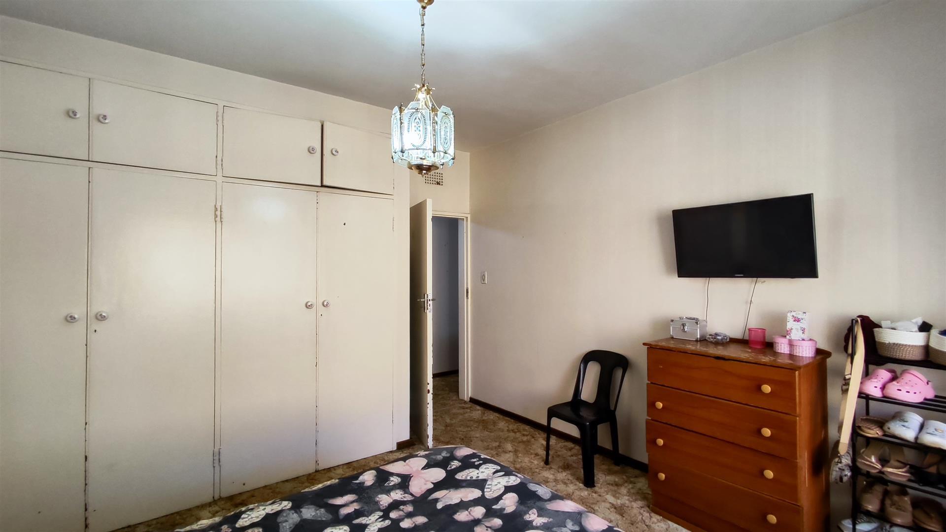 Bed Room 1 - 17 square meters of property in Benoni