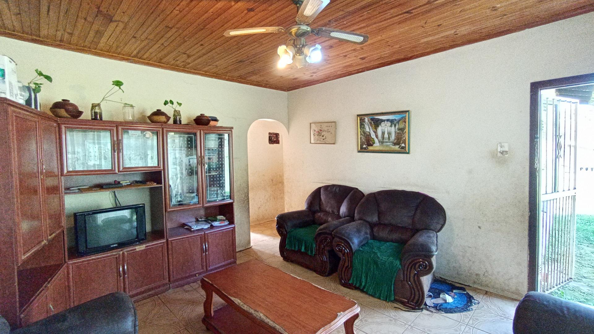 Lounges - 21 square meters of property in Eshowe