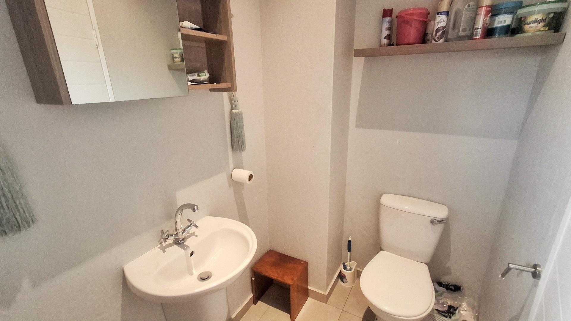 Bathroom 1 of property in Nelspruit Central