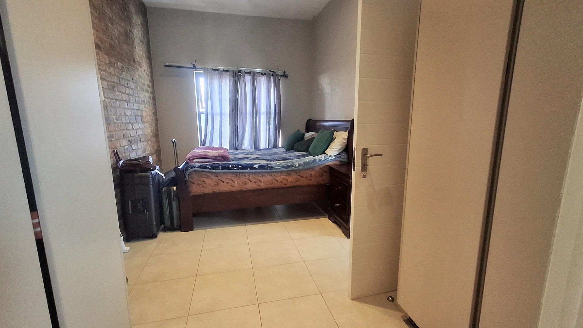 Bed Room 1 of property in Nelspruit Central